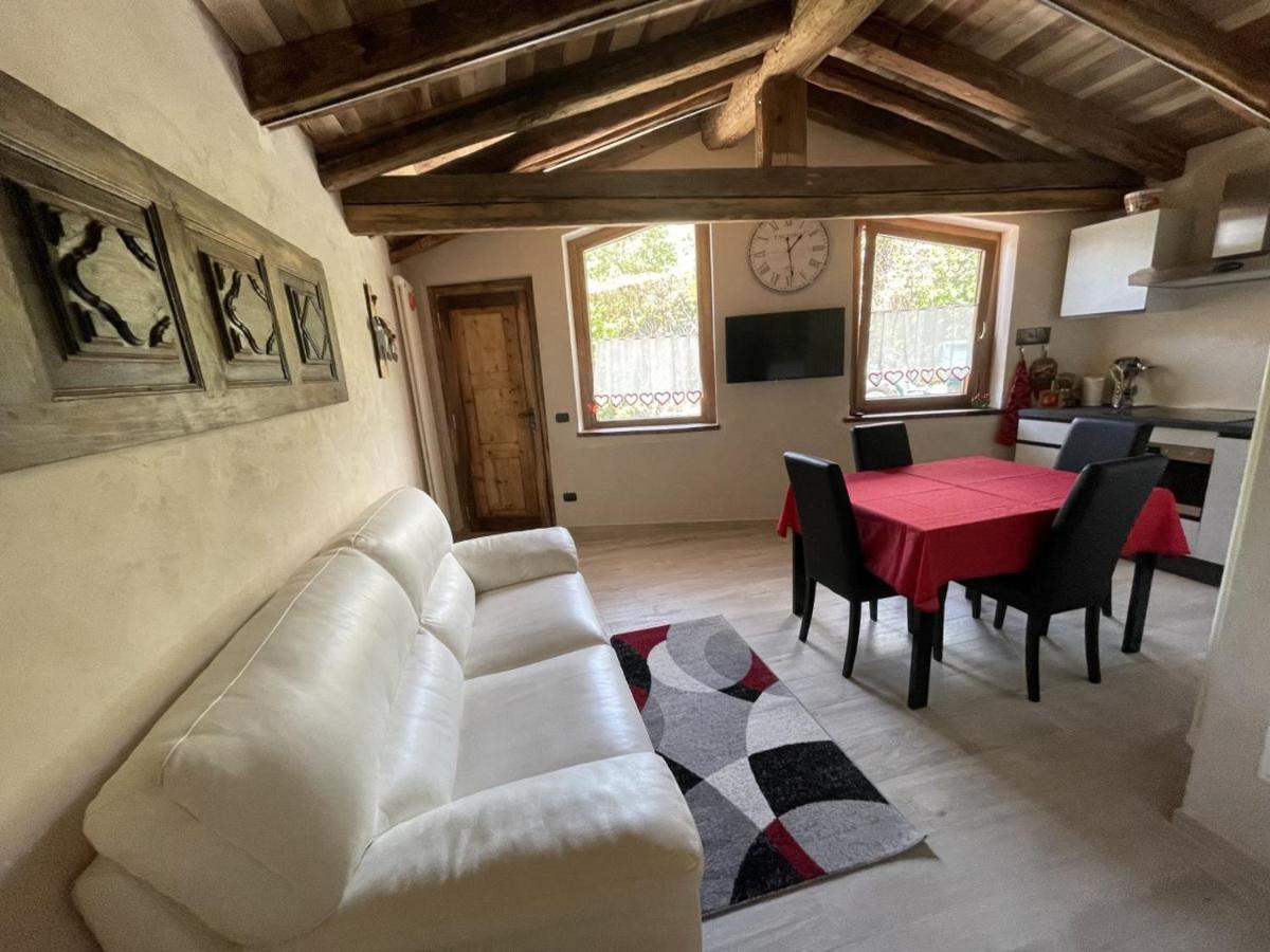 Profumo Di Legno Lägenhet Aosta Exteriör bild